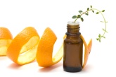 Aceite esencial con cáscara de naranja